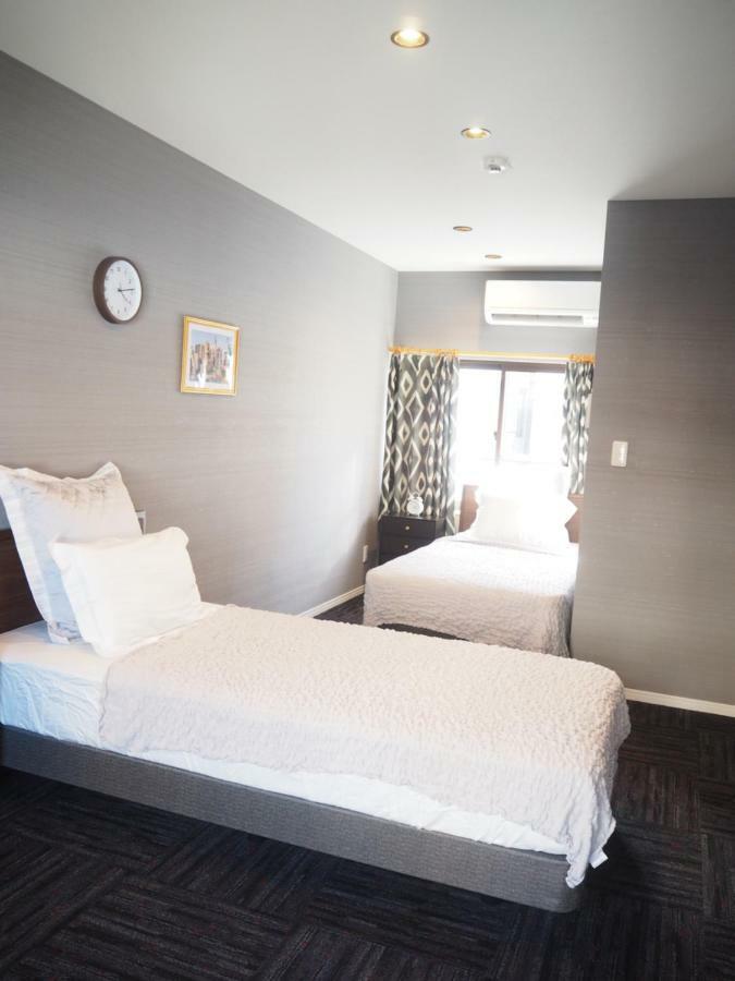 Guest House Bostons นีงาตะ ภายนอก รูปภาพ